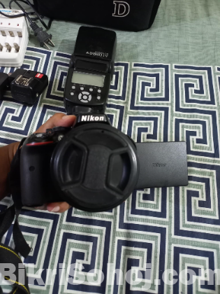 Nikon D5300 with 50mm lense + Flash Kit and Bag